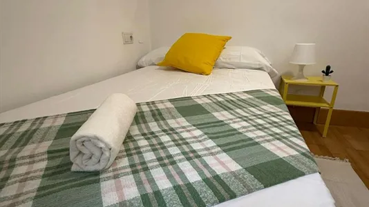 Rooms in Almería - photo 3