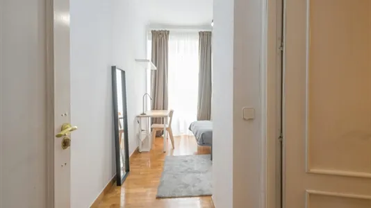 Rooms in Madrid Centro - photo 9