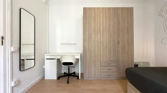 Rooms in Barcelona Ciutat Vella - photo 4