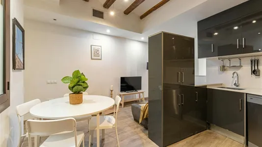 Rooms in Barcelona Ciutat Vella - photo 5