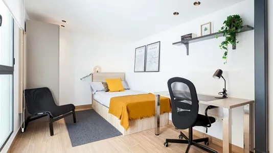 Rooms in el Camí de Vera - photo 2