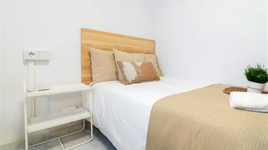 Rooms in el Camí de Vera - photo 3