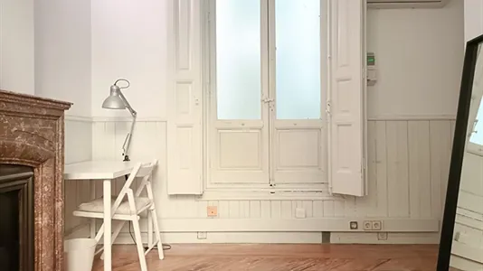 Rooms in Madrid Centro - photo 8