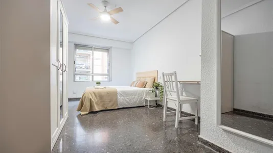 Rooms in Valencia Extramurs - photo 1