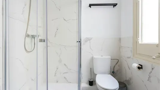 Rooms in Barcelona Ciutat Vella - photo 9
