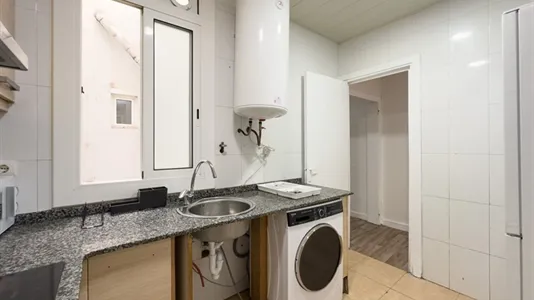 Rooms in Barcelona Ciutat Vella - photo 9