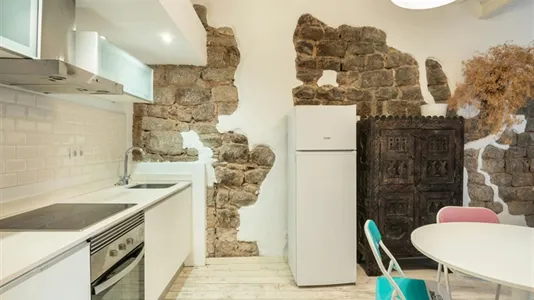 Houses in Barcelona Ciutat Vella - photo 9