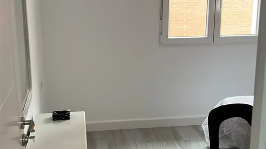 Rooms in Málaga - photo 4