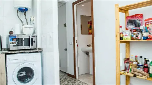 Rooms in Barcelona Ciutat Vella - photo 8