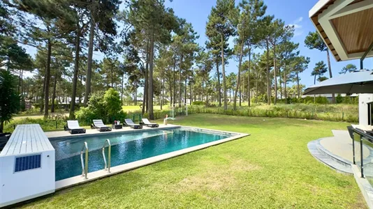 Houses in Almada - photo 7