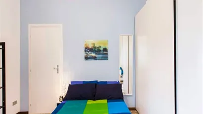 Room for rent in Milano Zona 6 - Barona, Lorenteggio, Milan