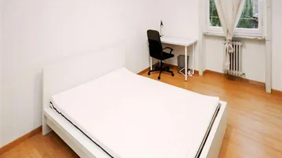 Room for rent in Milano Zona 6 - Barona, Lorenteggio, Milan