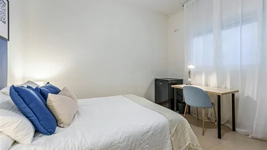 Rooms in Málaga - photo 4