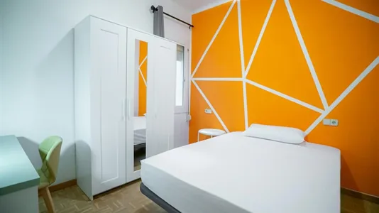 Rooms in Barcelona Sants-Montjuïc - photo 2