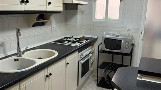 Rooms in Almería - photo 5