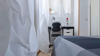 Room for rent in Milano Zona 6 - Barona, Lorenteggio, Milan