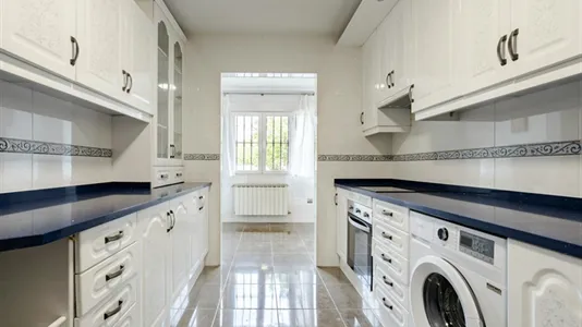 Rooms in Guadalajara - photo 2