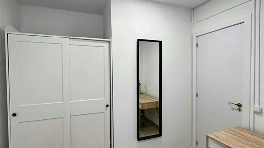 Rooms in Barcelona Ciutat Vella - photo 10