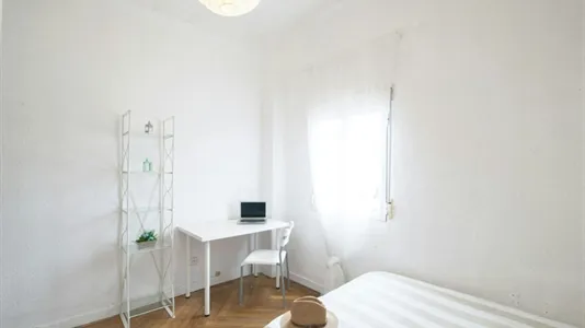 Rooms in Madrid Centro - photo 8
