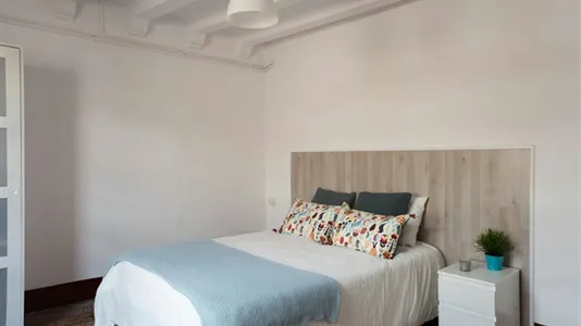 Rooms in Barcelona Ciutat Vella - photo 8