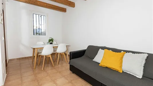 Rooms in Barcelona Ciutat Vella - photo 9