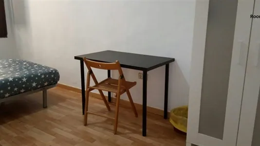 Rooms in Barcelona Ciutat Vella - photo 5