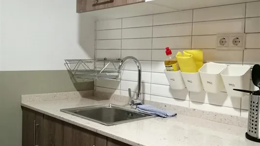 Rooms in Barcelona Ciutat Vella - photo 7