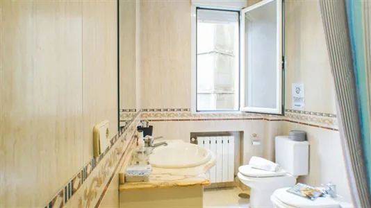 Rooms in Madrid Centro - photo 8