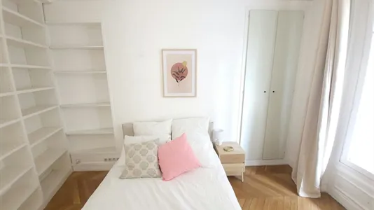Rooms in Paris 8ème arrondissement - photo 2
