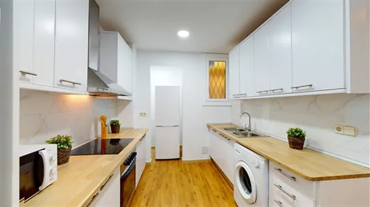 Rooms in Barcelona Eixample - photo 10