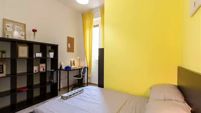 Room for rent in Milano Zona 6 - Barona, Lorenteggio, Milan