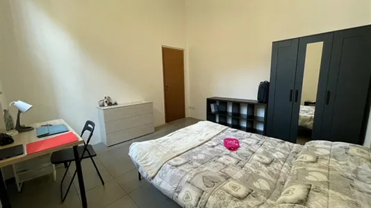 Rooms in Milano Zona 8 - Fiera, Gallaratese, Quarto Oggiaro - photo 2