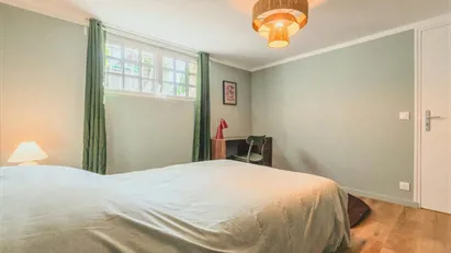 Room for rent in L'Haÿ-les-Roses, Île-de-France