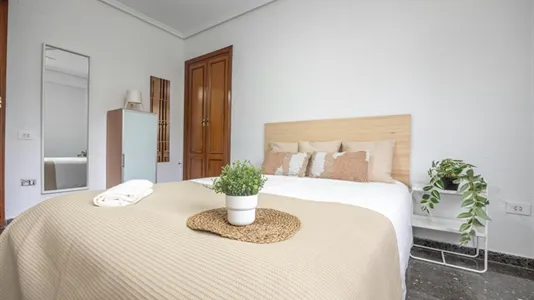Rooms in Valencia Extramurs - photo 2