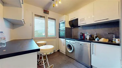 Room for rent in Saint-Julien-en-Genevois, Auvergne-Rhône-Alpes