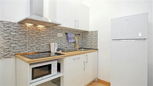 Rooms in Barcelona Ciutat Vella - photo 7
