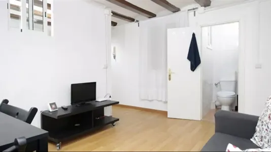 Rooms in Barcelona Ciutat Vella - photo 8