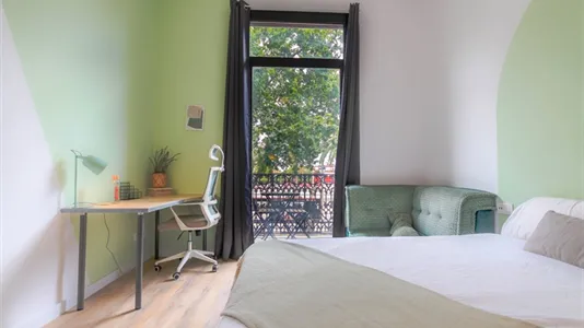 Rooms in Barcelona Ciutat Vella - photo 8
