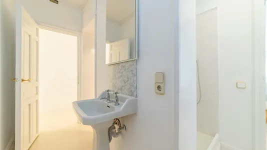 Rooms in Madrid Centro - photo 8