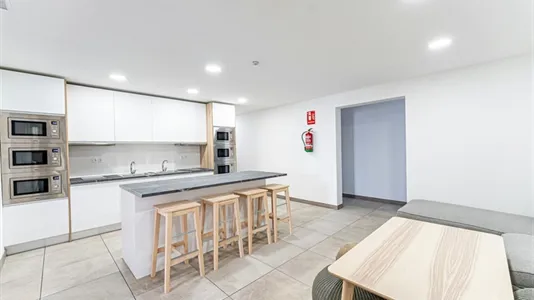 Rooms in Madrid Centro - photo 9