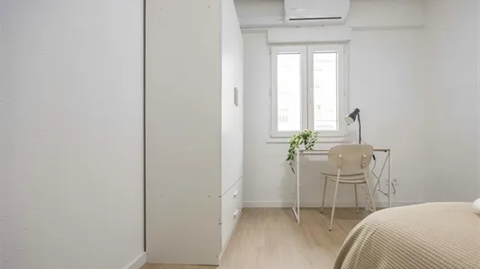 Rooms in el Camí de Vera - photo 2