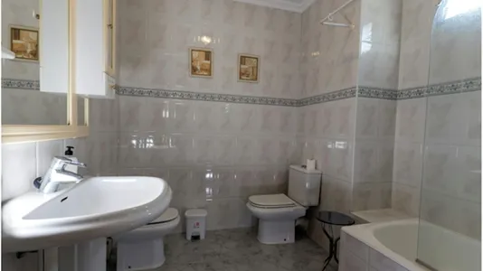 Rooms in Almería - photo 6