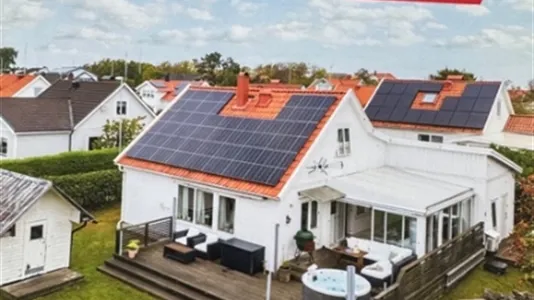 Houses in Öckerö - photo 1