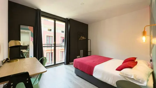 Rooms in Barcelona Ciutat Vella - photo 4