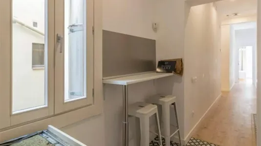 Rooms in Barcelona Ciutat Vella - photo 5