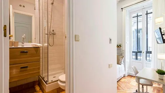 Rooms in Madrid Centro - photo 6