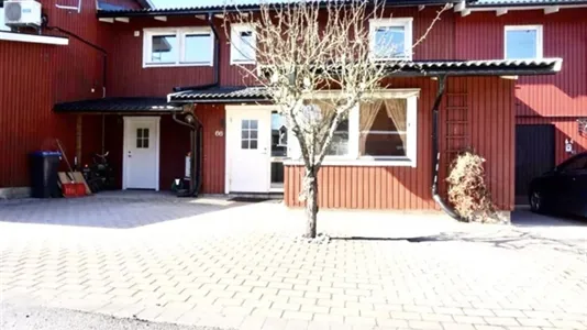 Houses in Täby - photo 1