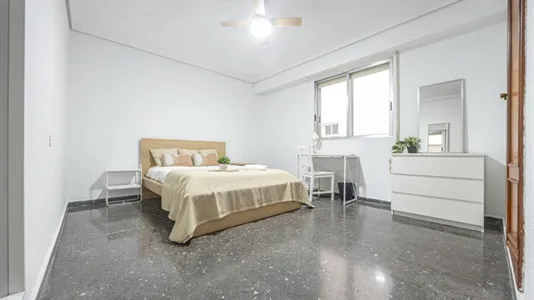 Rooms in Valencia Extramurs - photo 1