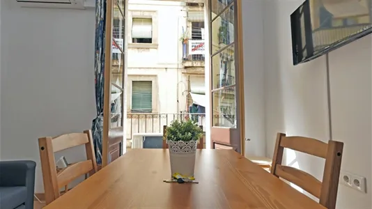 Rooms in Barcelona Ciutat Vella - photo 9