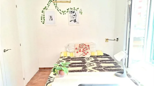Rooms in Barcelona Sants-Montjuïc - photo 3